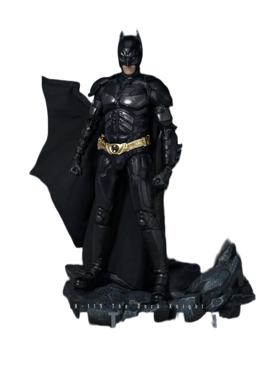 مجسم أصلي لشخصية باتمان (فارس الظلام) من بيست كينجدوم بطول 20 سم | Original Beast Kingdom & Bandai The Dark Knight Batman Action Figure 20cm - الصورة 5